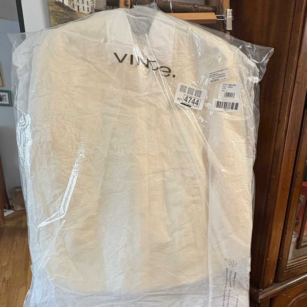 Vince. Contrast-Collar Cotton Oxford Shirt - Butter (M) - Picture 4 of 4